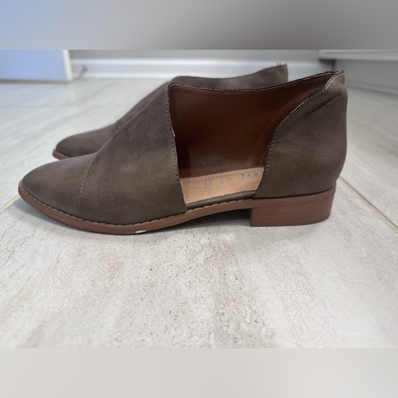 Mi iM Freya Leather Flats Taupe Size 6.5 NWT - Picture 3 of 6